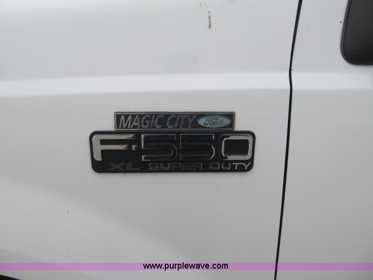 image for item G6524 2001 Ford F550 Super Duty XL bucket truck