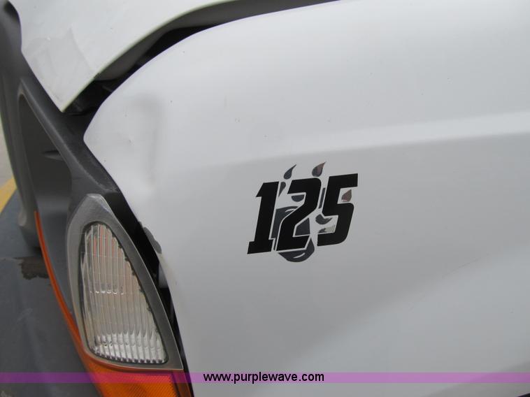 image for item G6524 2001 Ford F550 Super Duty XL bucket truck