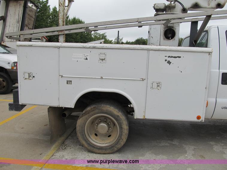 image for item G6524 2001 Ford F550 Super Duty XL bucket truck