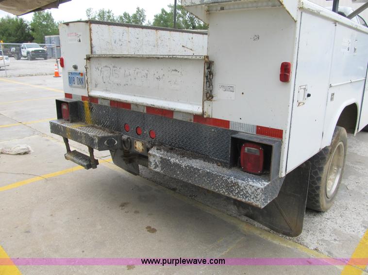 image for item G6524 2001 Ford F550 Super Duty XL bucket truck