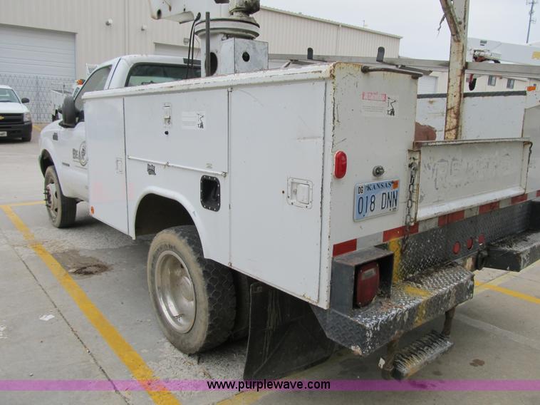 image for item G6524 2001 Ford F550 Super Duty XL bucket truck