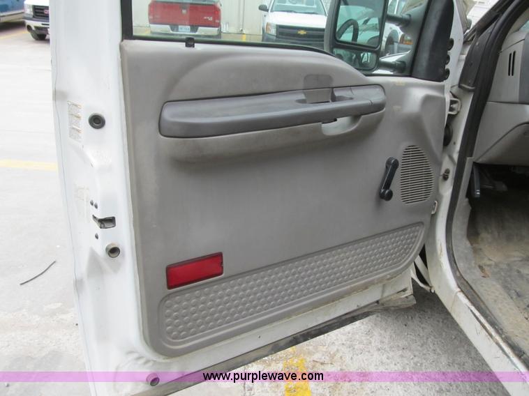 image for item G6524 2001 Ford F550 Super Duty XL bucket truck