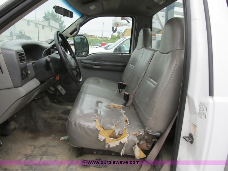 image for item G6524 2001 Ford F550 Super Duty XL bucket truck