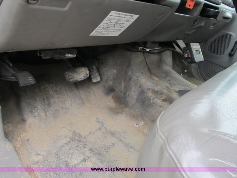 image for item G6524 2001 Ford F550 Super Duty XL bucket truck