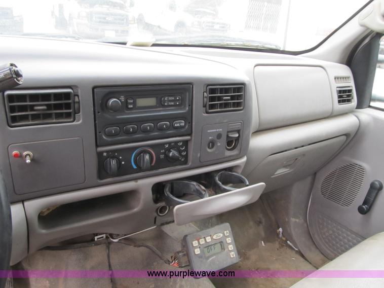 image for item G6524 2001 Ford F550 Super Duty XL bucket truck