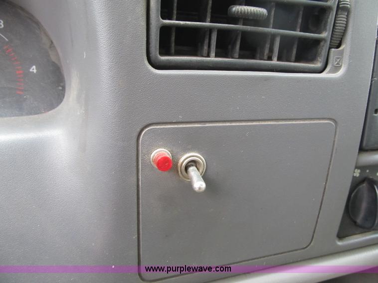 image for item G6524 2001 Ford F550 Super Duty XL bucket truck