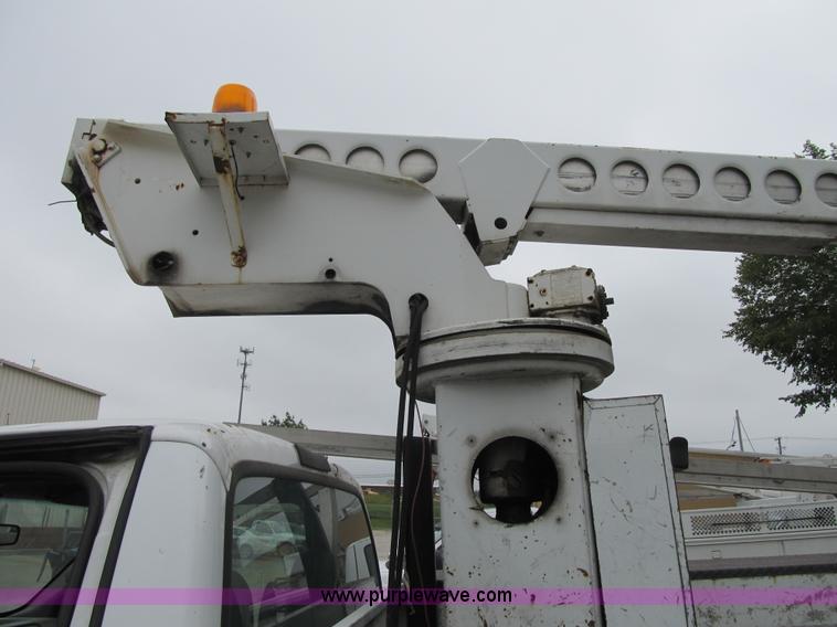 image for item G6524 2001 Ford F550 Super Duty XL bucket truck