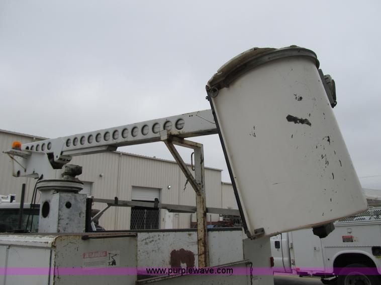 image for item G6524 2001 Ford F550 Super Duty XL bucket truck