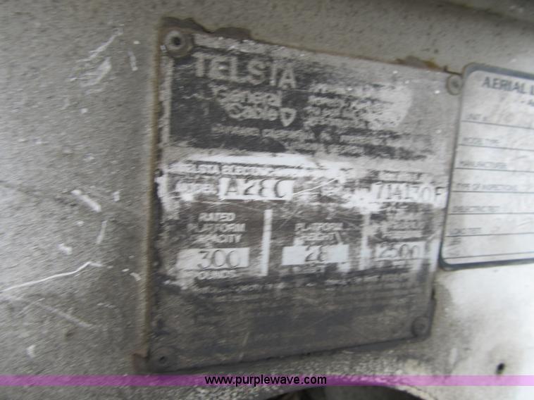 image for item G6524 2001 Ford F550 Super Duty XL bucket truck