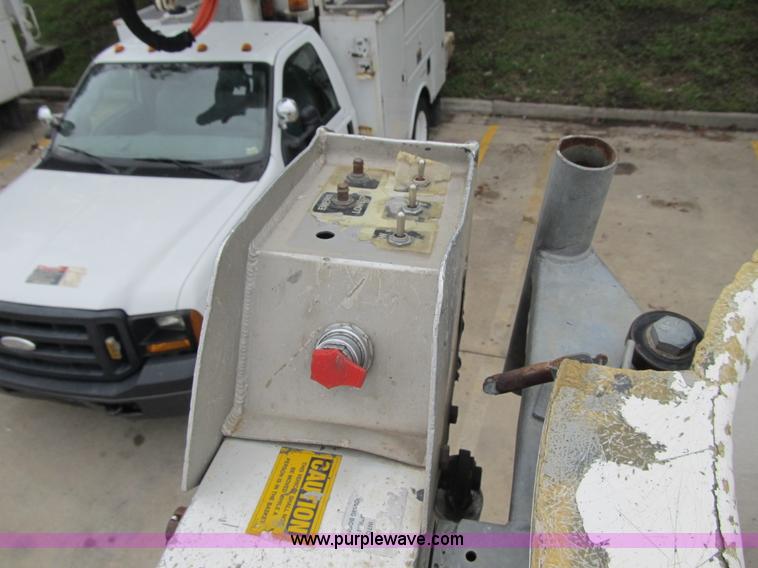 image for item G6524 2001 Ford F550 Super Duty XL bucket truck