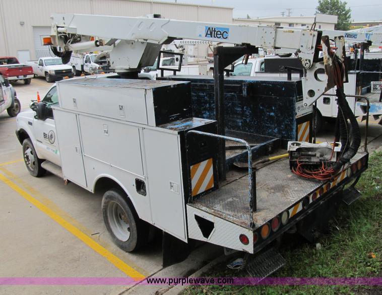 image for item G6525 2001 Ford F550 Super Duty XL bucket truck