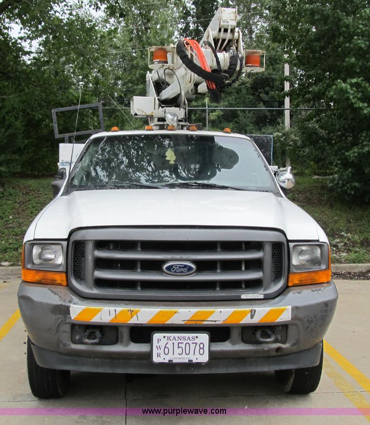 image for item G6525 2001 Ford F550 Super Duty XL bucket truck