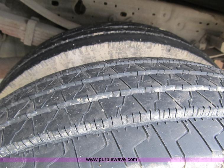 image for item G6525 2001 Ford F550 Super Duty XL bucket truck