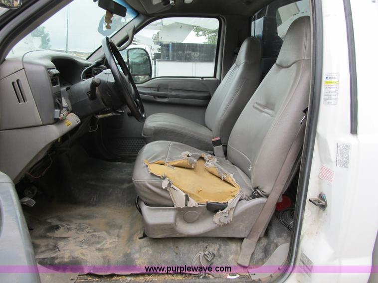 image for item G6525 2001 Ford F550 Super Duty XL bucket truck