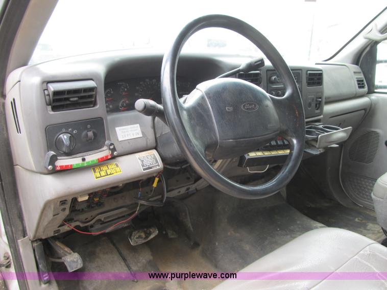 image for item G6525 2001 Ford F550 Super Duty XL bucket truck