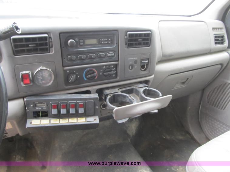 image for item G6525 2001 Ford F550 Super Duty XL bucket truck