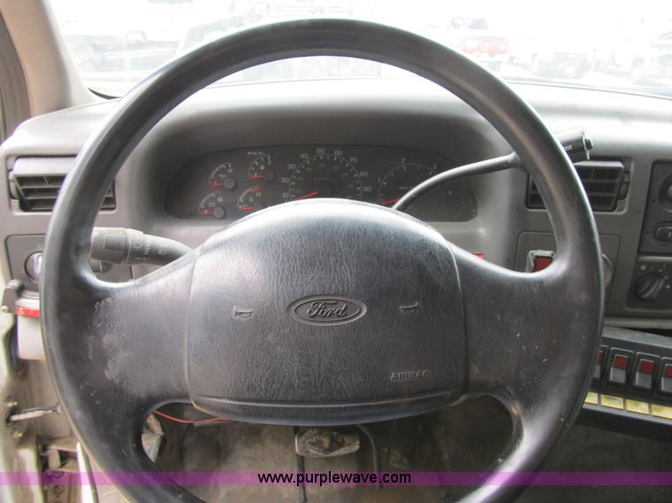 image for item G6525 2001 Ford F550 Super Duty XL bucket truck