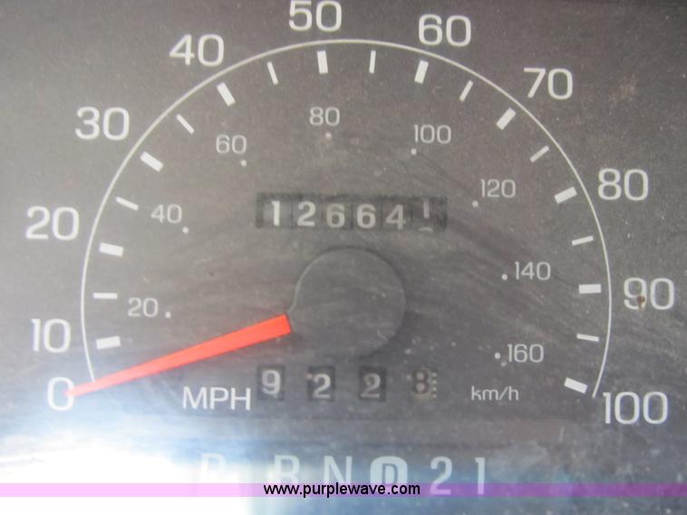 image for item G6525 2001 Ford F550 Super Duty XL bucket truck