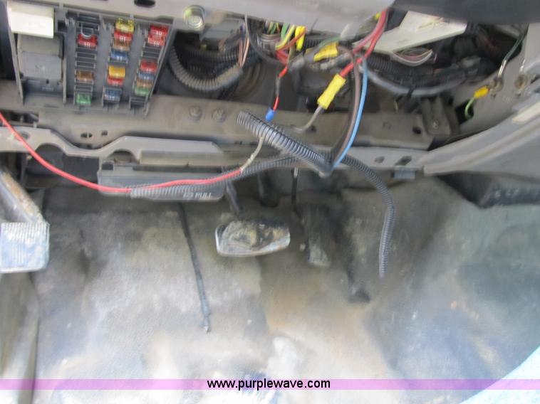 image for item G6525 2001 Ford F550 Super Duty XL bucket truck