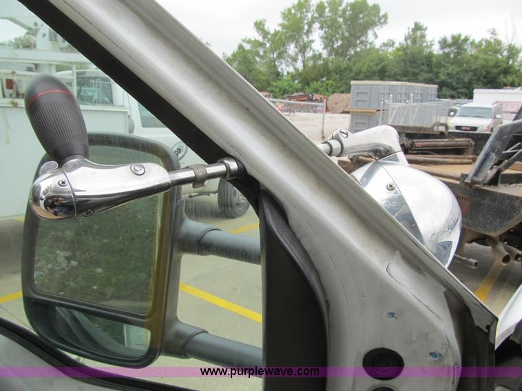 image for item G6525 2001 Ford F550 Super Duty XL bucket truck