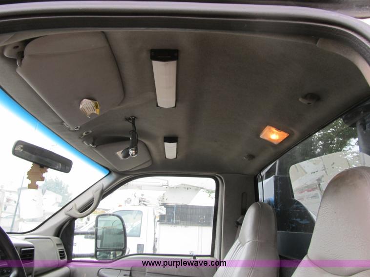 image for item G6525 2001 Ford F550 Super Duty XL bucket truck