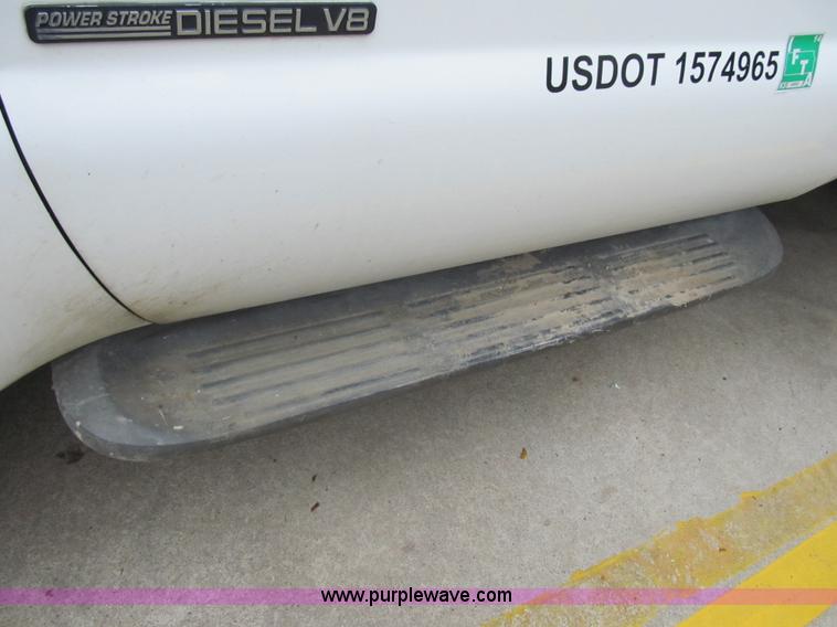 image for item G6525 2001 Ford F550 Super Duty XL bucket truck