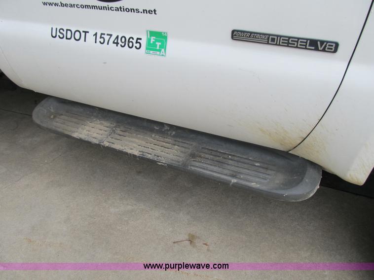 image for item G6525 2001 Ford F550 Super Duty XL bucket truck