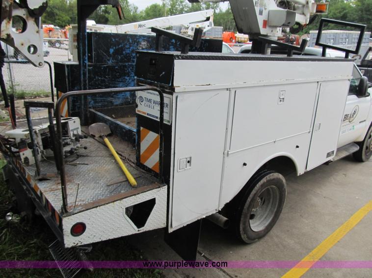 image for item G6525 2001 Ford F550 Super Duty XL bucket truck
