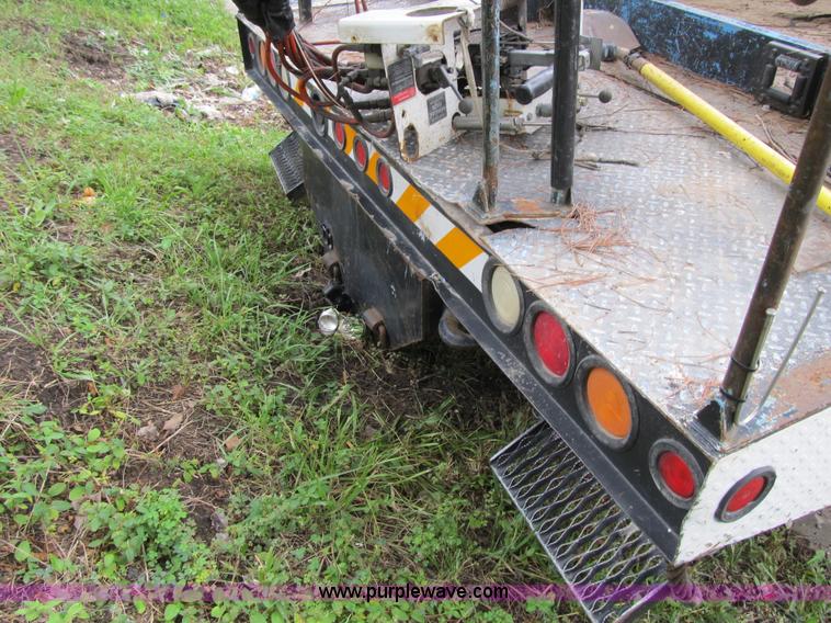 image for item G6525 2001 Ford F550 Super Duty XL bucket truck