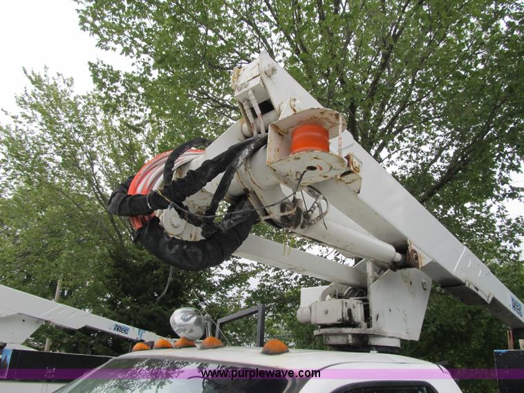 image for item G6525 2001 Ford F550 Super Duty XL bucket truck