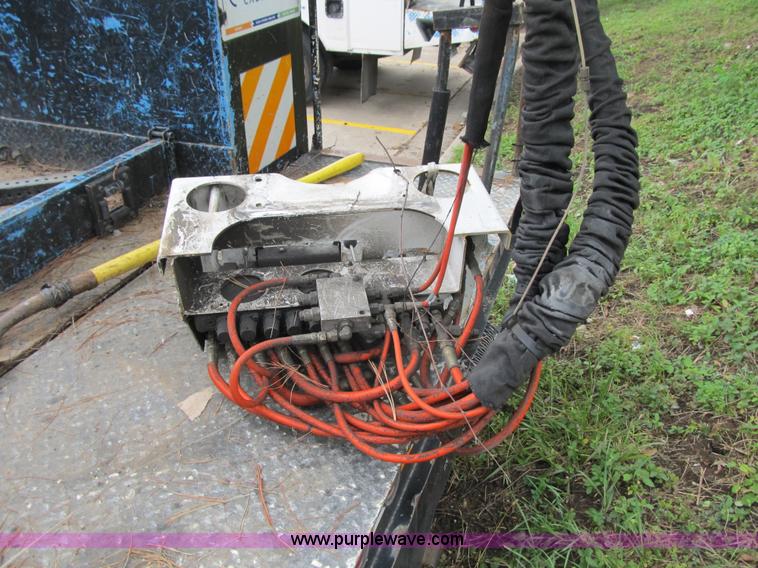 image for item G6525 2001 Ford F550 Super Duty XL bucket truck