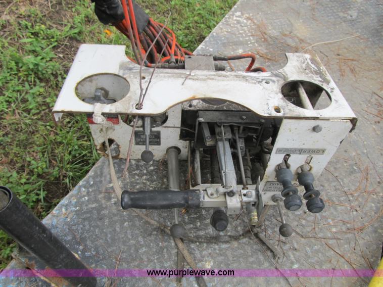 image for item G6525 2001 Ford F550 Super Duty XL bucket truck