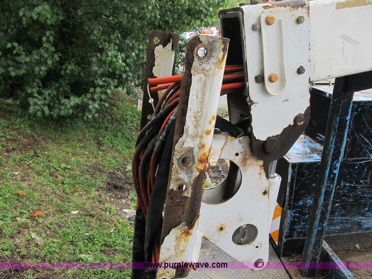 image for item G6525 2001 Ford F550 Super Duty XL bucket truck