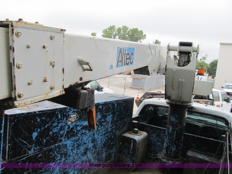 image for item G6525 2001 Ford F550 Super Duty XL bucket truck