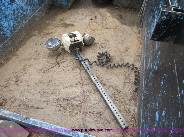 image for item G6525 2001 Ford F550 Super Duty XL bucket truck