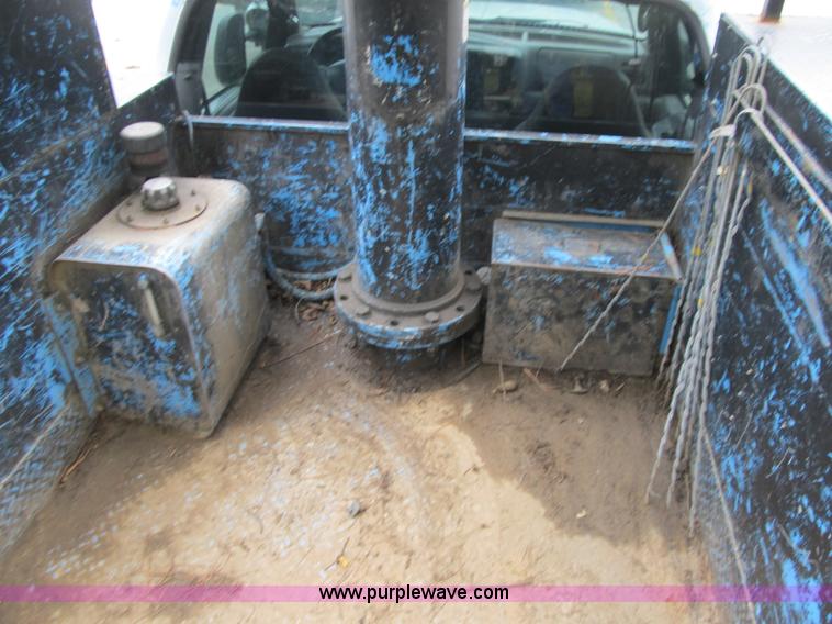 image for item G6525 2001 Ford F550 Super Duty XL bucket truck