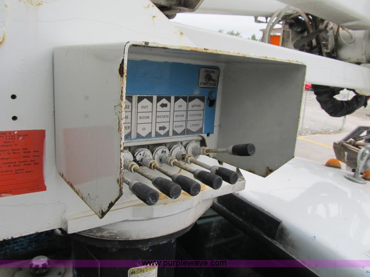 image for item G6525 2001 Ford F550 Super Duty XL bucket truck