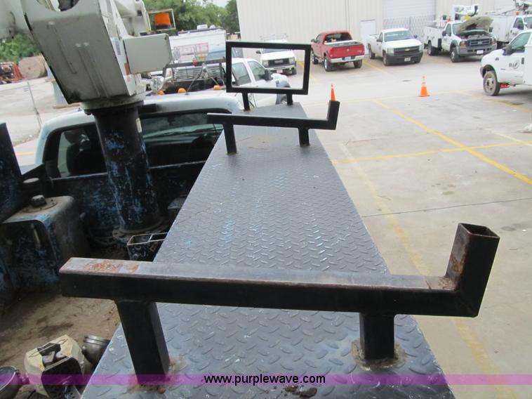 image for item G6525 2001 Ford F550 Super Duty XL bucket truck