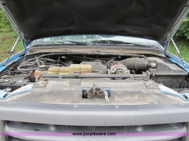 image for item G6525 2001 Ford F550 Super Duty XL bucket truck