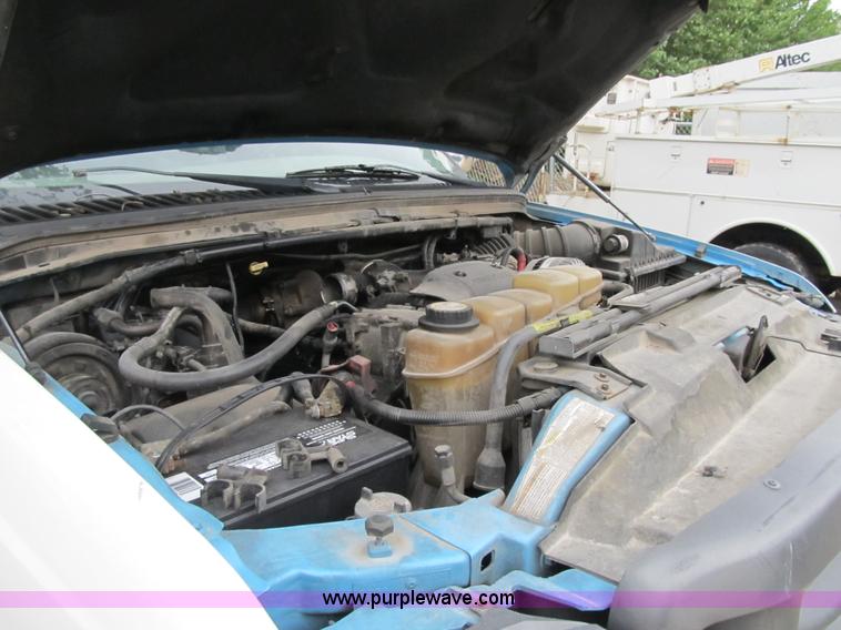 image for item G6525 2001 Ford F550 Super Duty XL bucket truck