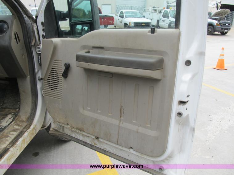 image for item G6526 2008 Ford F550 Super Duty XL Crew Cab flatbed truck