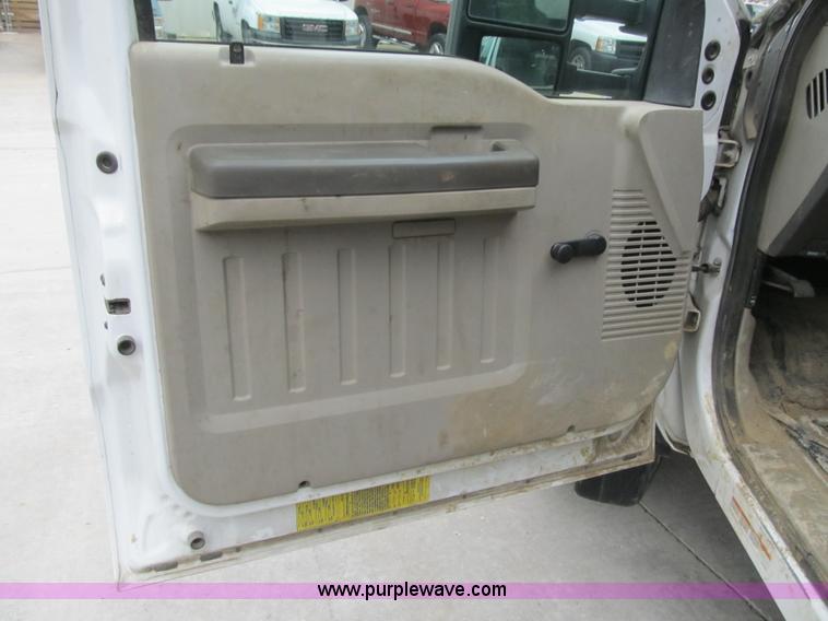 image for item G6526 2008 Ford F550 Super Duty XL Crew Cab flatbed truck