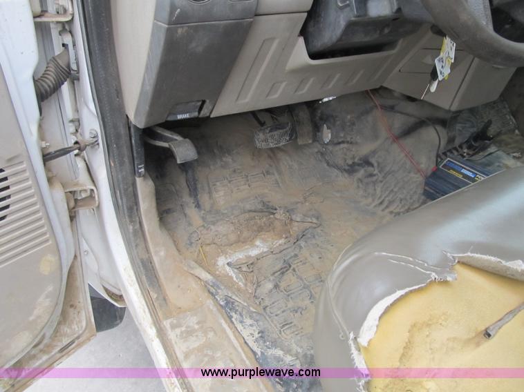 image for item G6526 2008 Ford F550 Super Duty XL Crew Cab flatbed truck