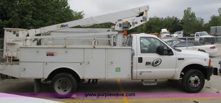 image for item G6527 2001 Ford F450 Super Duty XL bucket truck