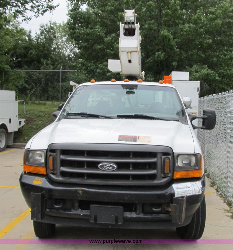 image for item G6527 2001 Ford F450 Super Duty XL bucket truck