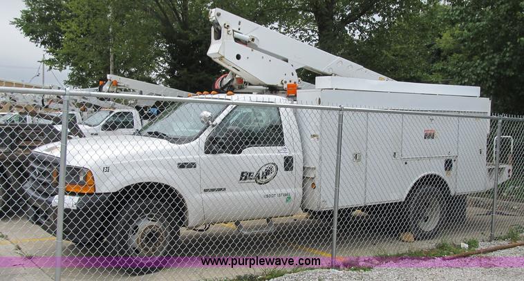 image for item G6527 2001 Ford F450 Super Duty XL bucket truck