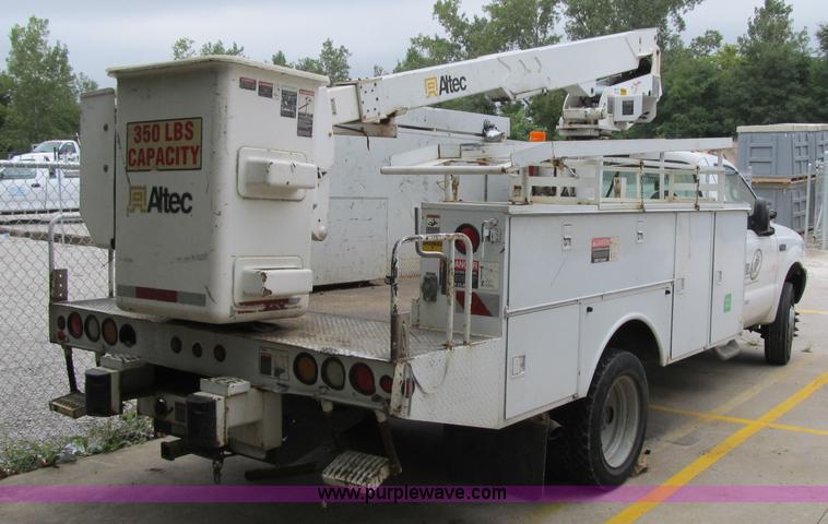 image for item G6527 2001 Ford F450 Super Duty XL bucket truck