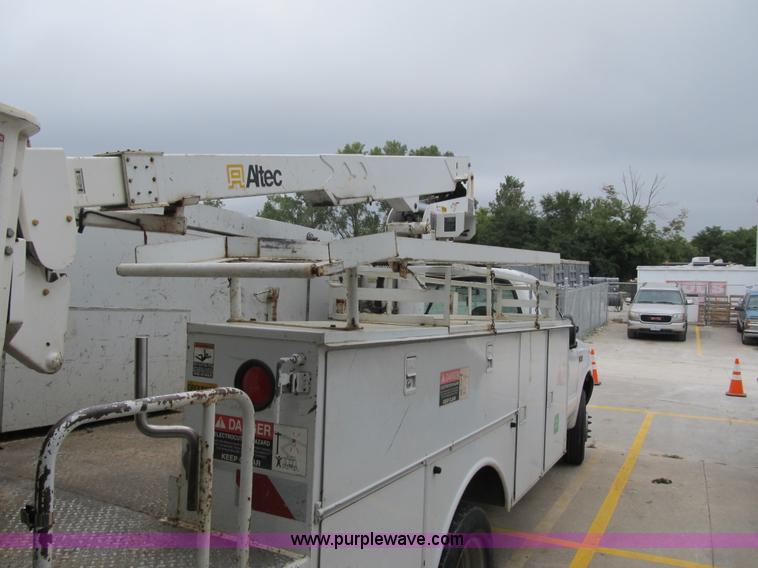 image for item G6527 2001 Ford F450 Super Duty XL bucket truck