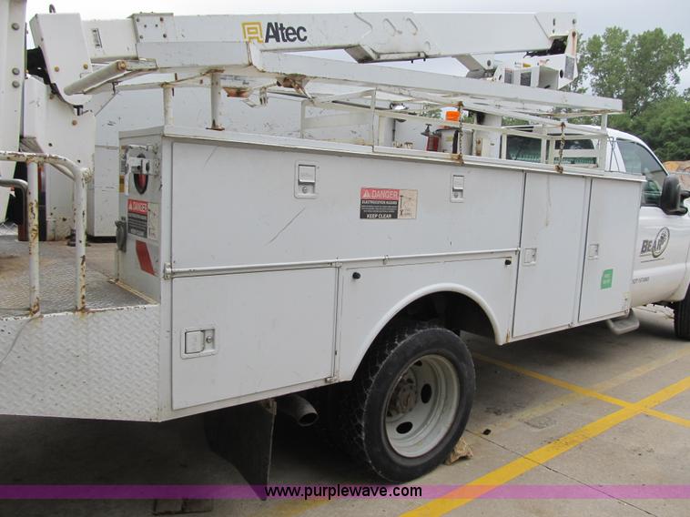 image for item G6527 2001 Ford F450 Super Duty XL bucket truck