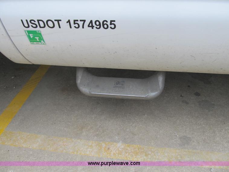 image for item G6527 2001 Ford F450 Super Duty XL bucket truck